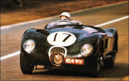 Stirling Moss i Peter Walker – Jaguar C-type.